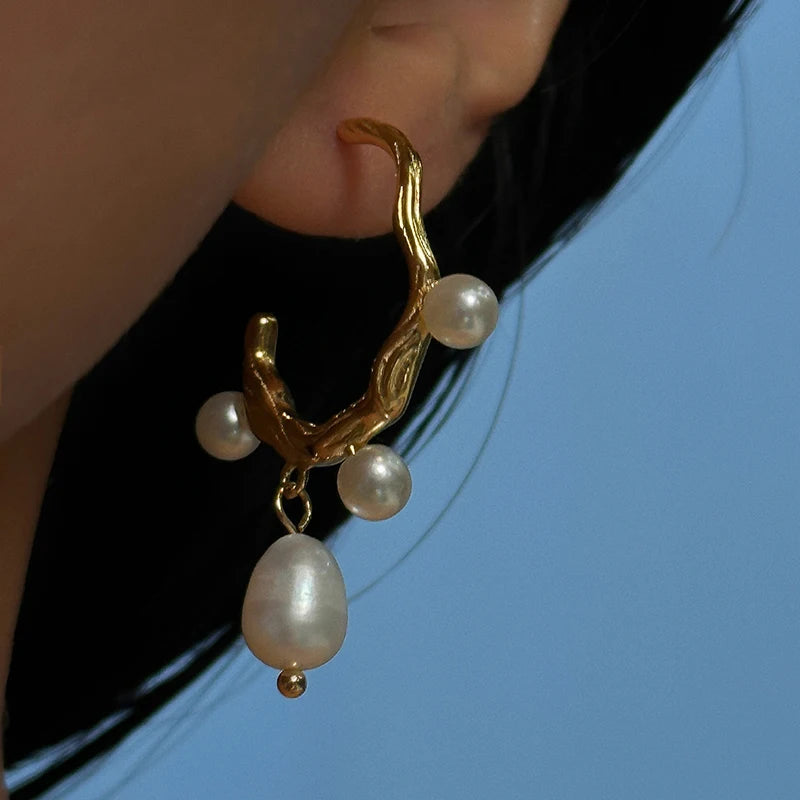 New Simple Light Luxury Niche Trend French Retro Baroque Freshwater Pearl Earrings Women's Fashion Elegant Metal Earringsjewelry