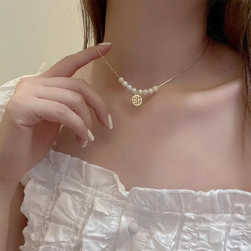 Retro Elegance Pearl Chain Necklace For Women Fashion Rose Flower Necklace Gold Color Choker Butterfly Clavicle Chain Jewelry