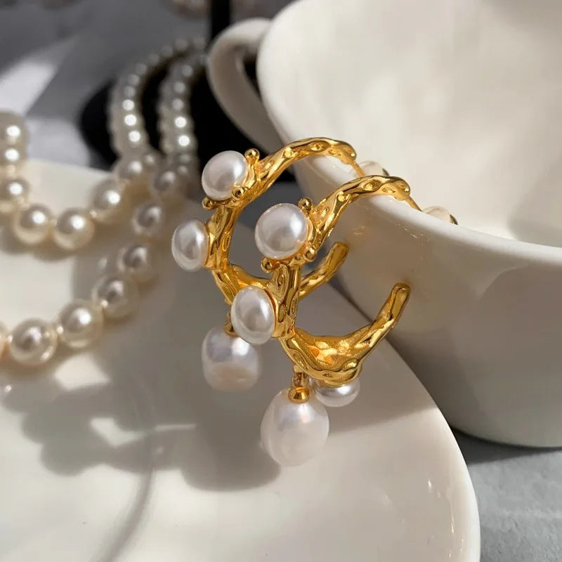 New Simple Light Luxury Niche Trend French Retro Baroque Freshwater Pearl Earrings Women's Fashion Elegant Metal Earringsjewelry